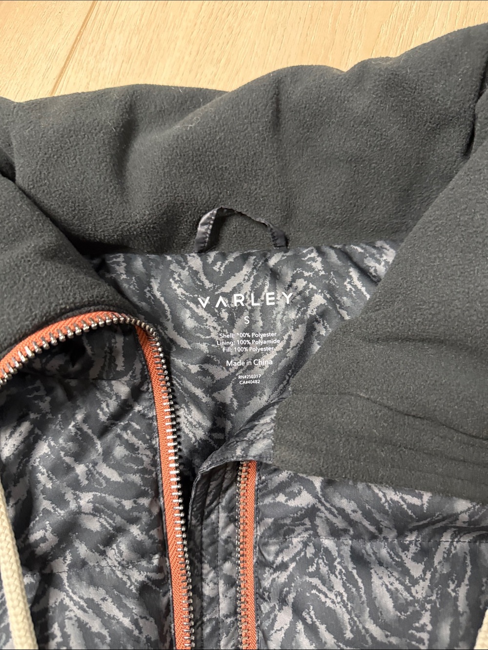 Varley Women’s Granville Puffer Jacket Dark Mono Zebra Pattern Size Small - Picture 7 of 11